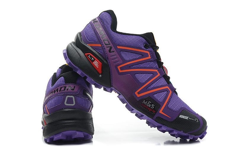 Les baskets Salomon Speed Cross III 1 Femme sont un témoignage de l'engagement de Salomon à combiner style et innovation.