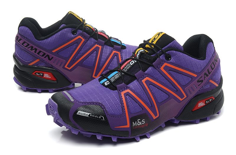 Les baskets Salomon Speed Cross III 1 Femme sont un témoignage de l'engagement de Salomon à combiner style et innovation.