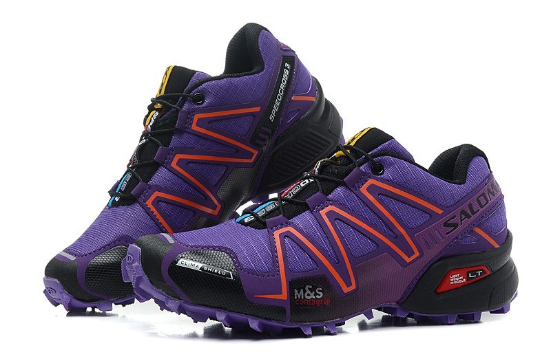 Les baskets Salomon Speed Cross III 1 Femme sont un témoignage de l'engagement de Salomon à combiner style et innovation.