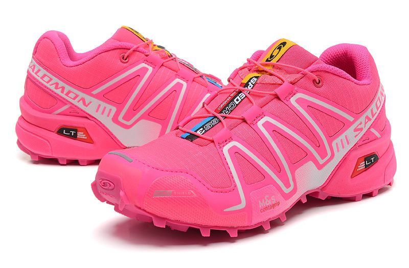 Les baskets Salomon Speed Cross III 1 Femme sont un témoignage de l'engagement de Salomon à combiner style et innovation.