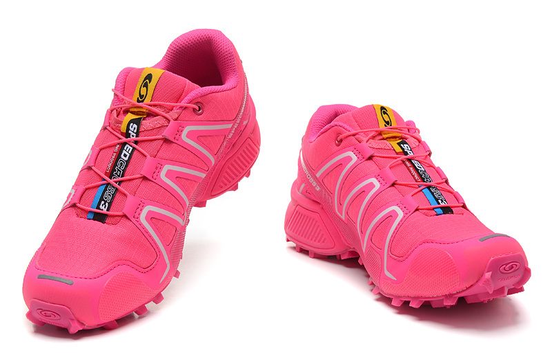 Les baskets Salomon Speed Cross III 1 Femme sont un témoignage de l'engagement de Salomon à combiner style et innovation.