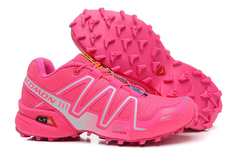Les baskets Salomon Speed Cross III 1 Femme sont un témoignage de l'engagement de Salomon à combiner style et innovation.