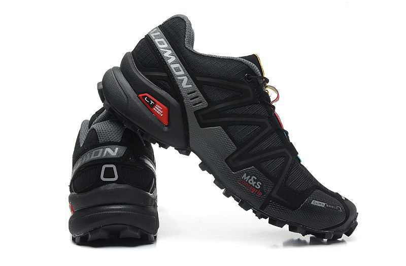 Les baskets Salomon Speed Cross III 1 Femme sont un témoignage de l'engagement de Salomon à combiner style et innovation.
