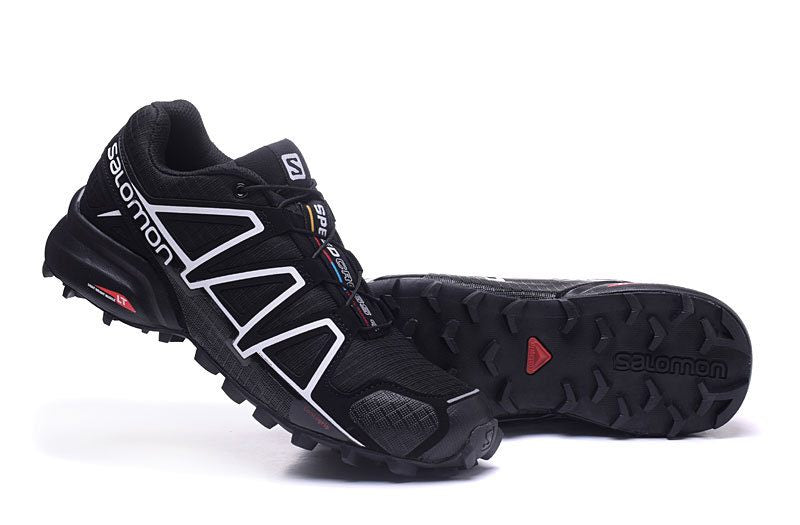 Les baskets Salomon Speed Cross III 1 Femme sont un témoignage de l'engagement de Salomon à combiner style et innovation.