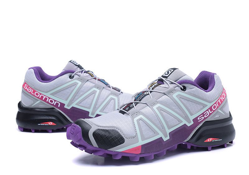 Les baskets Salomon Speed Cross III 1 Femme sont un témoignage de l'engagement de Salomon à combiner style et innovation.