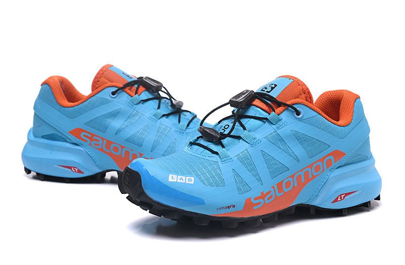 Les baskets Salomon Speed Cross III 1 Femme sont un témoignage de l'engagement de Salomon à combiner style et innovation.