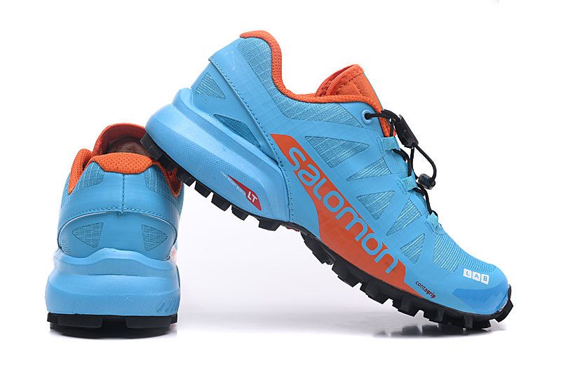 Les baskets Salomon Speed Cross III 1 Femme sont un témoignage de l'engagement de Salomon à combiner style et innovation.