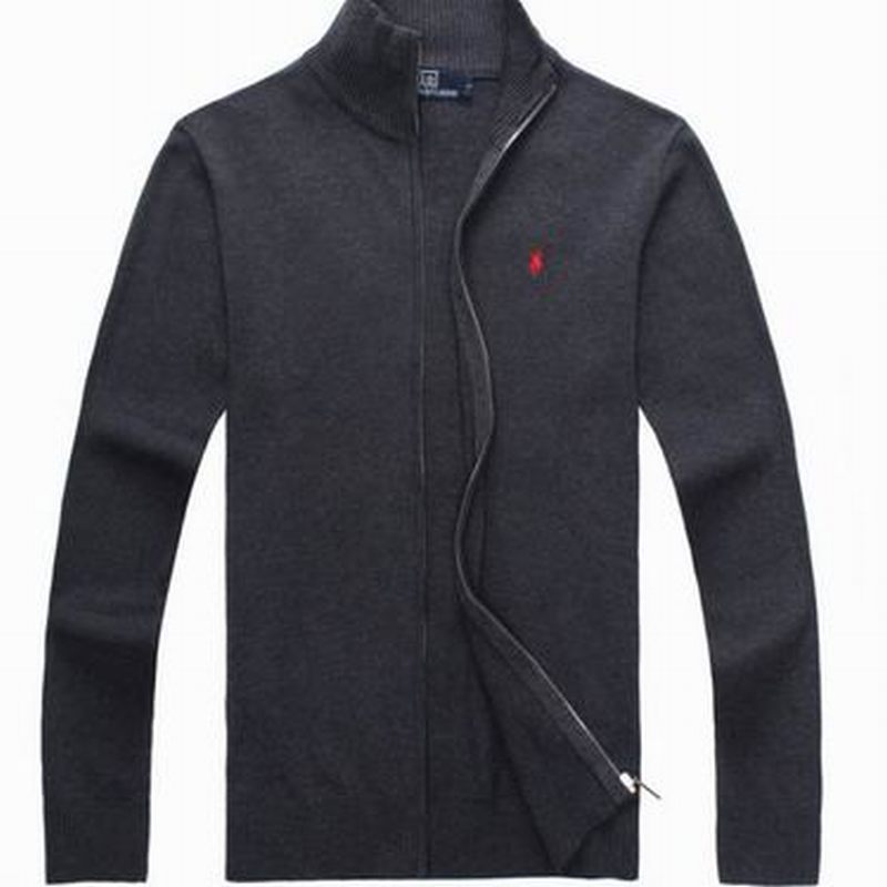 Les pulls Polo Ralph Lauren combinent élégance et confort avec une maîtrise inégalée.
