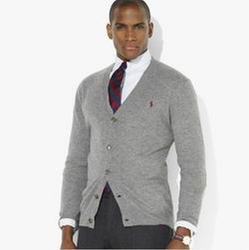 Les pulls Polo Ralph Lauren combinent élégance et confort avec une maîtrise inégalée.
