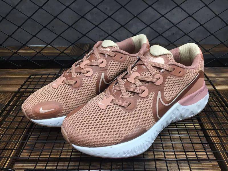 Les baskets Nike Renew Run Black Femme sont un témoignage de l'engagement de Nike à combiner style et innovation.