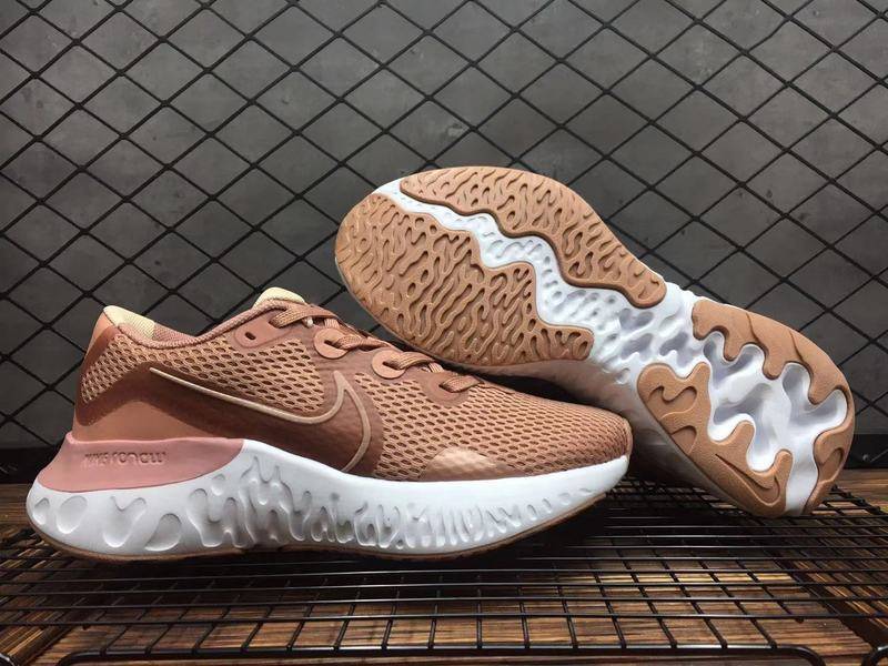 Les baskets Nike Renew Run Black Femme sont un témoignage de l'engagement de Nike à combiner style et innovation.