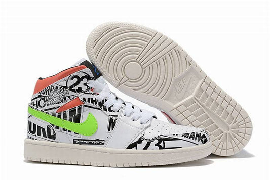 Les baskets Air Jordan 1 Mid "All Over Logo" Femme .

Se démarquent par leur design audacieux et moderne, tout en respectant l’héritage emblématique de Jordan.