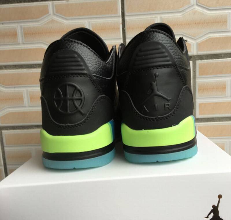 Les baskets Air Jordan 3 Triple White Femme permettent de personnaliser votre style tout en bénéficiant d’un confort supérieur.les Air Jordan 3 Triple.
