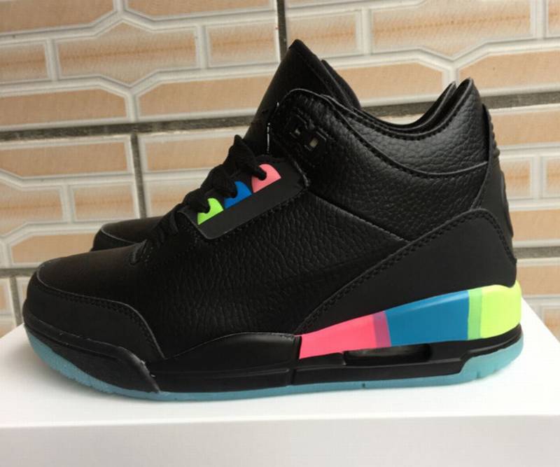 Les baskets Air Jordan 3 Triple White Femme permettent de personnaliser votre style tout en bénéficiant d’un confort supérieur.les Air Jordan 3 Triple.