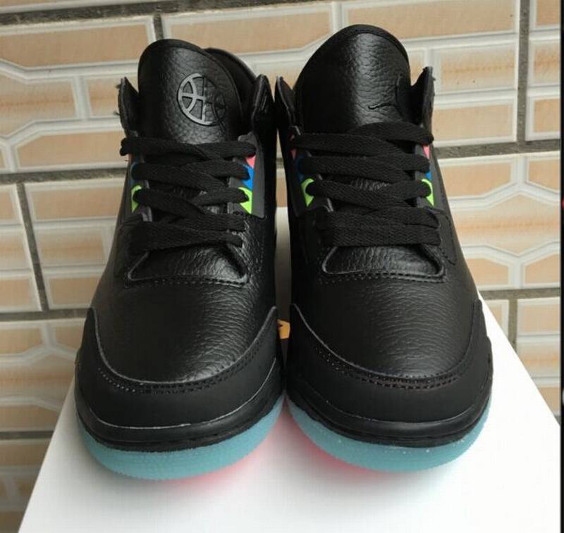 Les baskets Air Jordan 3 Triple White Femme permettent de personnaliser votre style tout en bénéficiant d’un confort supérieur.les Air Jordan 3 Triple.