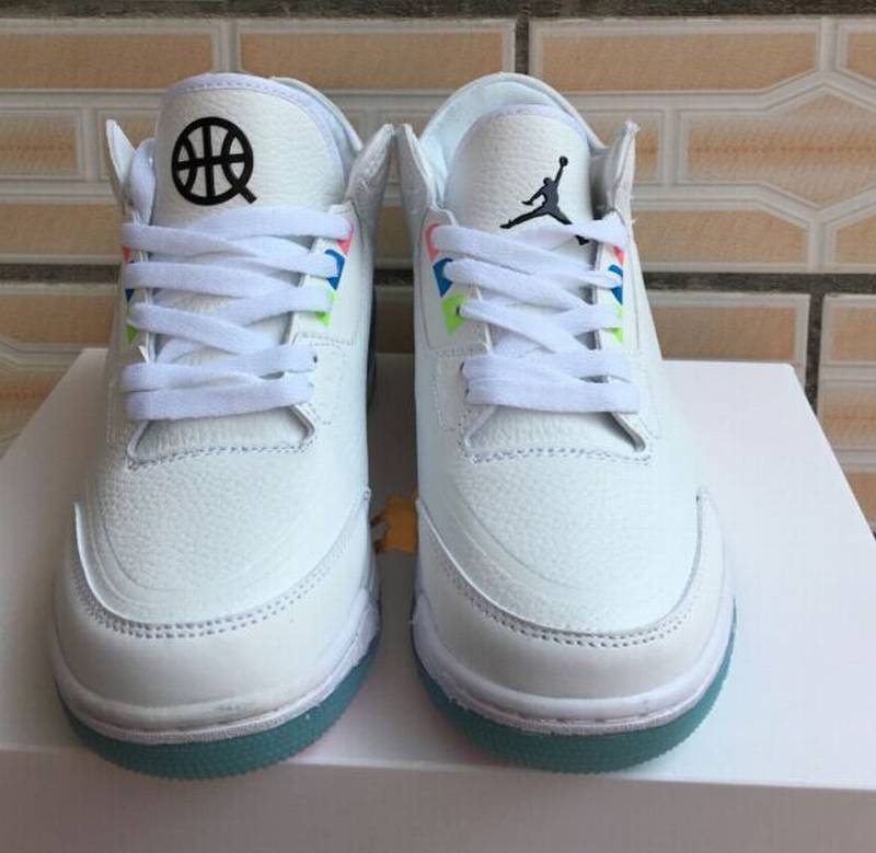 Les baskets Air Jordan 3 Triple White Femme permettent de personnaliser votre style tout en bénéficiant d’un confort supérieur.les Air Jordan 3 Triple.