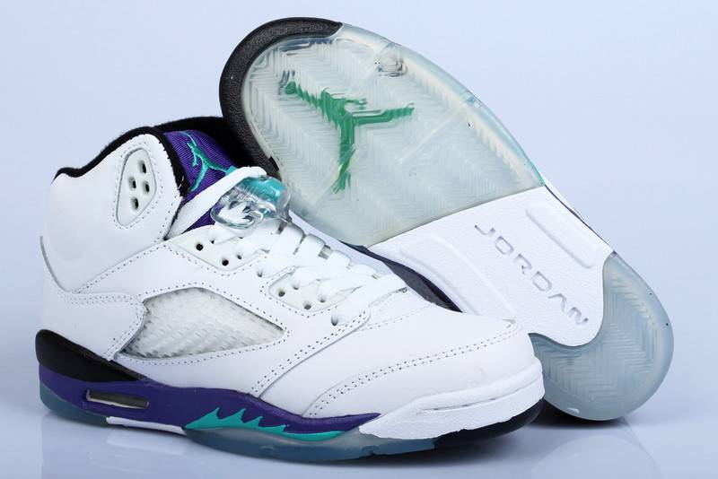 Les baskets Air Jordan 5 Retro (GS) "Oreo" Femme permettent de personnaliser votre style tout en bénéficiant d’un confort supérieur.
