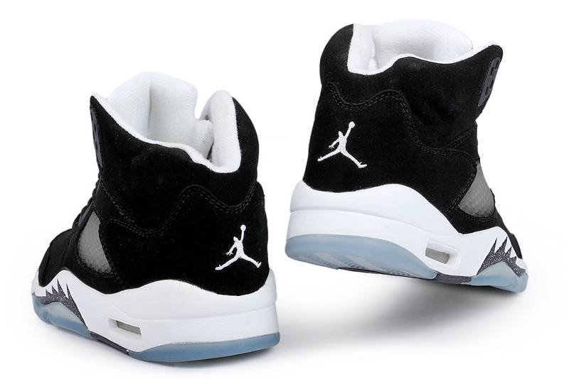 Les Air Jordan 5 Retro (GS) "Oreo" Femme permettent de personnaliser votre style tout en bénéficiant d’un confort supérieur.