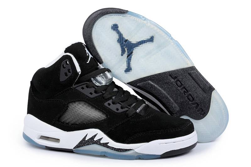Les Air Jordan 5 Retro (GS) "Oreo" Femme permettent de personnaliser votre style tout en bénéficiant d’un confort supérieur.