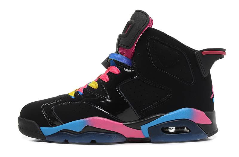 Les  baskets Air Jordan 6 Retro "Pantone" Femme permettent de personnaliser votre style tout en bénéficiant d’un confort supérieur.