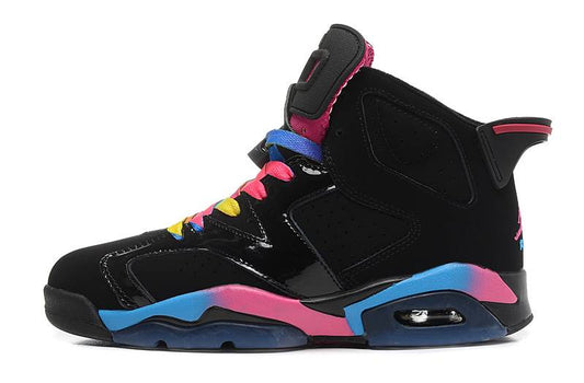 Les  baskets Air Jordan 6 Retro "Pantone" Femme permettent de personnaliser votre style tout en bénéficiant d’un confort supérieur.