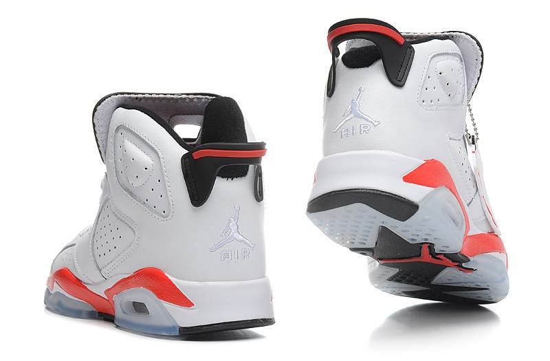 Les  baskets Air Jordan 6 Retro "Pantone" Femme permettent de personnaliser votre style tout en bénéficiant d’un confort supérieur.