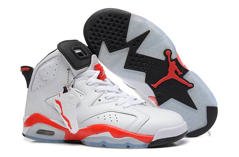 Les  baskets Air Jordan 6 Retro "Pantone" Femme permettent de personnaliser votre style tout en bénéficiant d’un confort supérieur.