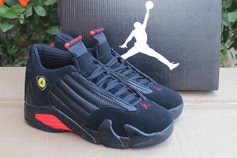 Les baskets Air Jordan 14 "Thunder" Femme permettent de personnaliser votre style tout en bénéficiant d’un confort supérieur.