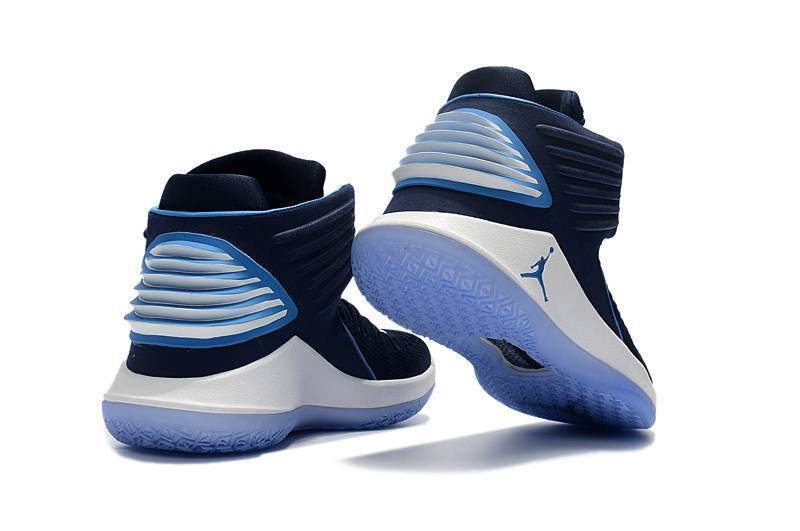 Les baskets Air Jordan 31 Femme permettent de personnaliser votre style tout en  d’un confort supérieur.