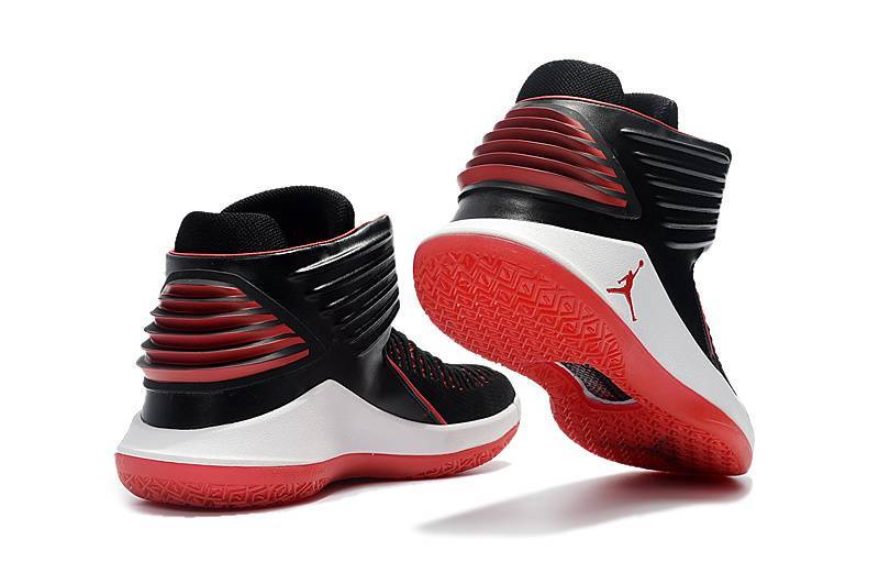 Les baskets Air Jordan 31 Femme permettent de personnaliser votre style tout en  d’un confort supérieur.