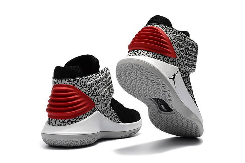 Les Air Jordan 31 Femme permettent de personnaliser votre style tout en bénéficiant d’un confort supérieur.
