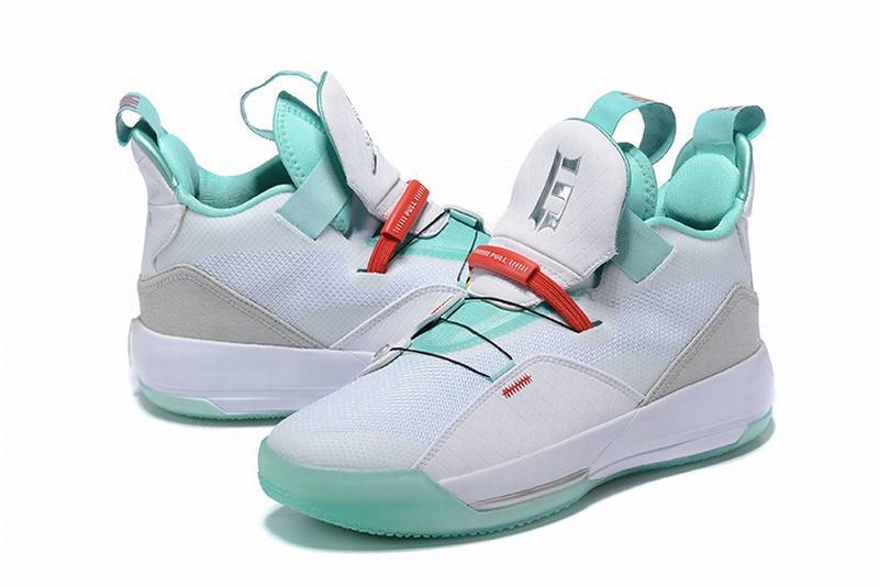 Les baskets Air Jordan 31 Femme permettent de personnaliser votre style tout en  d’un confort supérieur.