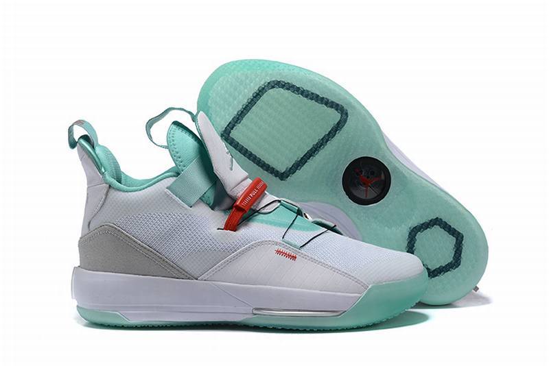 Les baskets Air Jordan 31 Femme permettent de personnaliser votre style tout en  d’un confort supérieur.