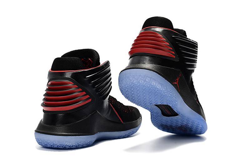Les baskets Air Jordan 31 Femme permettent de personnaliser votre style tout en  d’un confort supérieur.
