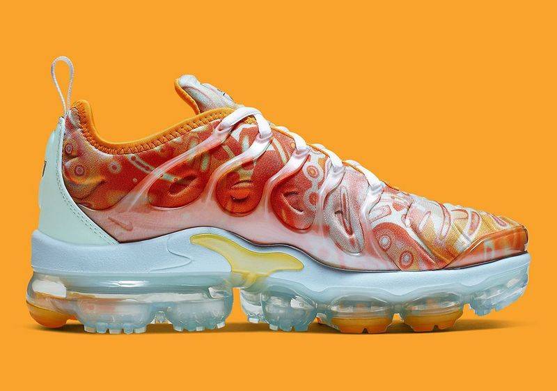 Les Nike Air Vapormax Plus TN Femme incarnent une fusion audacieuse entre l’héritage des baskets TN des années 90 et l’innovation moderne de la technologie Vapormax.