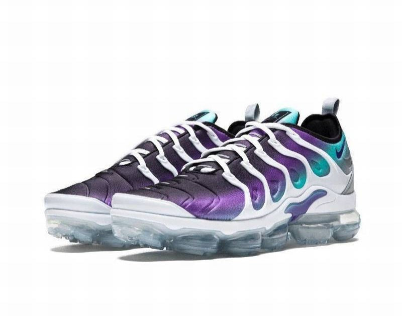 Les Nike Air Vapormax Plus TN Femme incarnent une fusion audacieuse entre l’héritage des baskets TN des années 90 et l’innovation moderne de la technologie Vapormax.