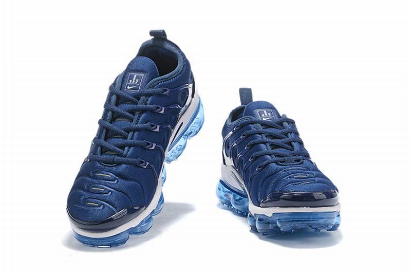 Les Nike Air Vapormax Plus TN Femme incarnent une fusion audacieuse entre l’héritage des baskets TN des années 90 et l’innovation moderne de la technologie Vapormax.