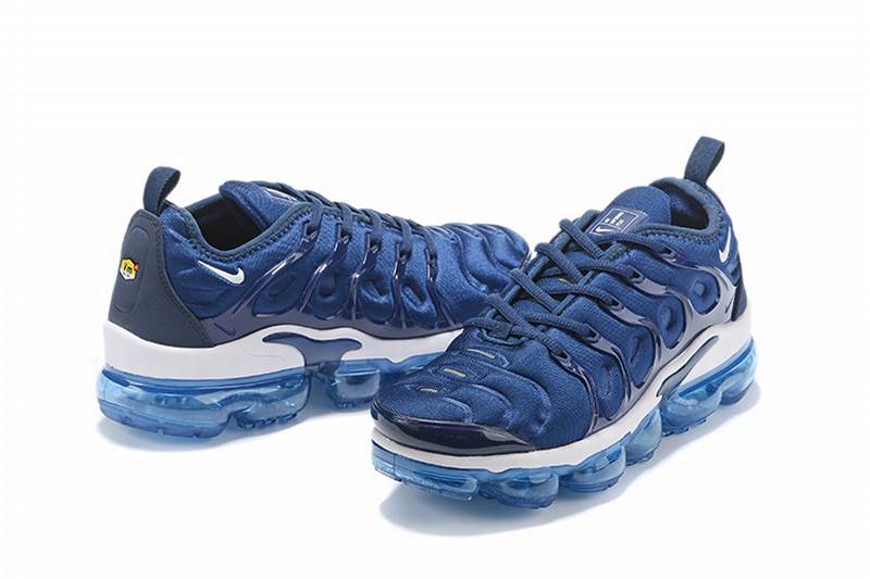 Les Nike Air Vapormax Plus TN Femme incarnent une fusion audacieuse entre l’héritage des baskets TN des années 90 et l’innovation moderne de la technologie Vapormax.