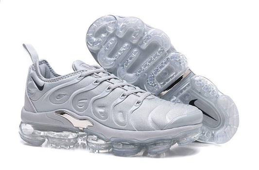 Les Nike Air Vapormax Plus TN Femme incarnent une fusion audacieuse entre l’héritage des baskets TN des années 90 et l’innovation moderne de la technologie Vapormax.