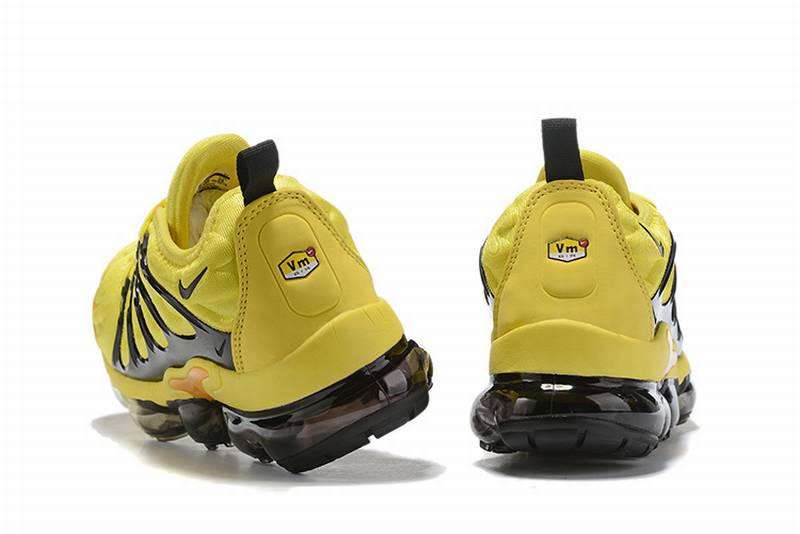 Les Nike Air Vapormax Plus TN Femme incarnent une fusion audacieuse entre l’héritage des baskets TN des années 90 et l’innovation moderne de la technologie Vapormax.