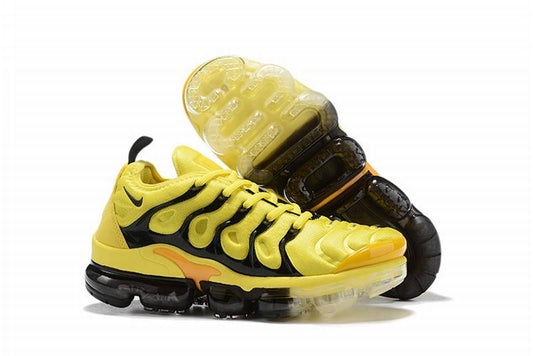Les Nike Air Vapormax Plus TN Femme incarnent une fusion audacieuse entre l’héritage des baskets TN des années 90 et l’innovation moderne de la technologie Vapormax.