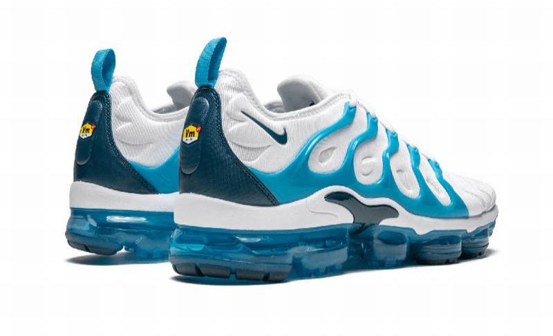 Les Nike Air Vapormax Plus TN Femme incarnent une fusion audacieuse entre l’héritage des baskets TN des années 90 et l’innovation moderne de la technologie Vapormax.