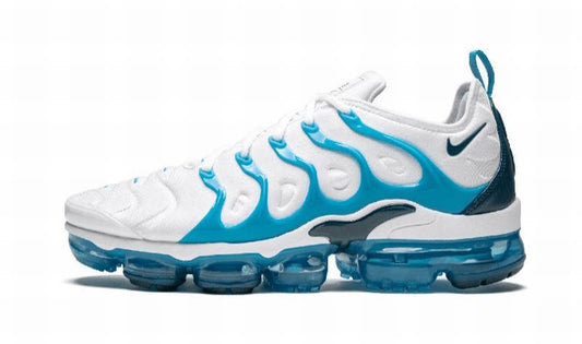 Les Nike Air Vapormax Plus TN Femme incarnent une fusion audacieuse entre l’héritage des baskets TN des années 90 et l’innovation moderne de la technologie Vapormax.