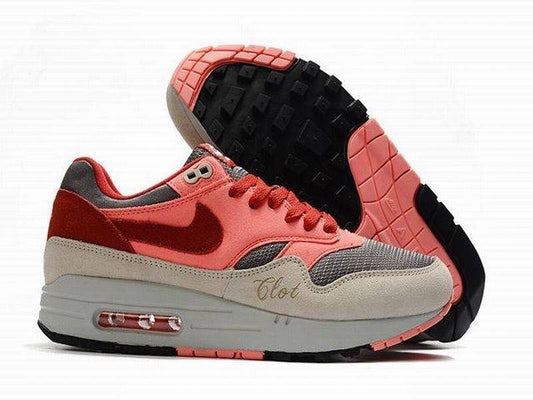 Les baskets Nike Air Max 1 Femme incarnent l’héritage emblématique de la marque Nike, combinant un design intemporel avec des touches modernes.