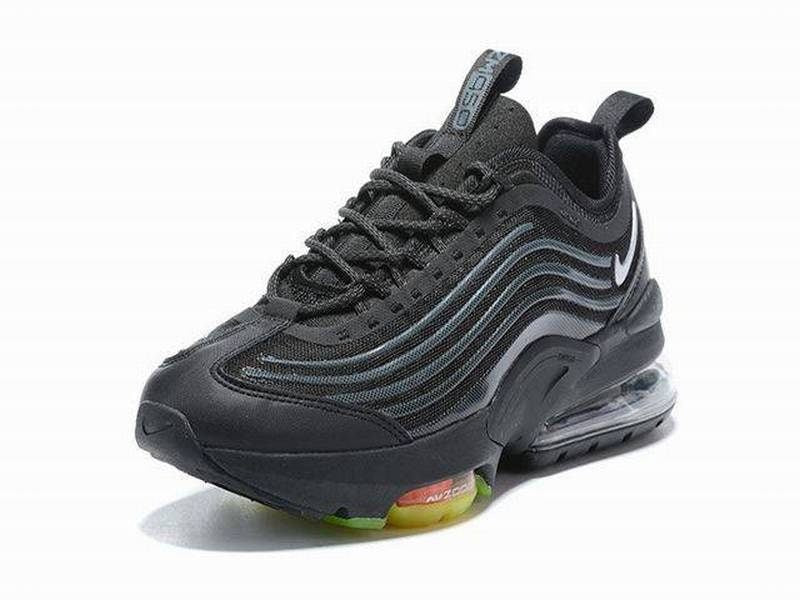 Résultats de l'évolution emblématique de la ligne Nike, les Nike Air Max Zoom 950 Femme  sont un témoignage de l'engagement de Nike à combiner style et innovation.