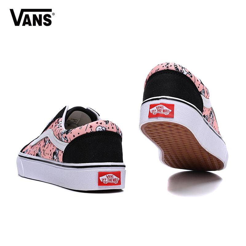 Les baskets Vans Femme se distinguent par leur style intemporel et leur esprit californien décontracté, faisant d’elles un symbole de liberté et d’individualité.