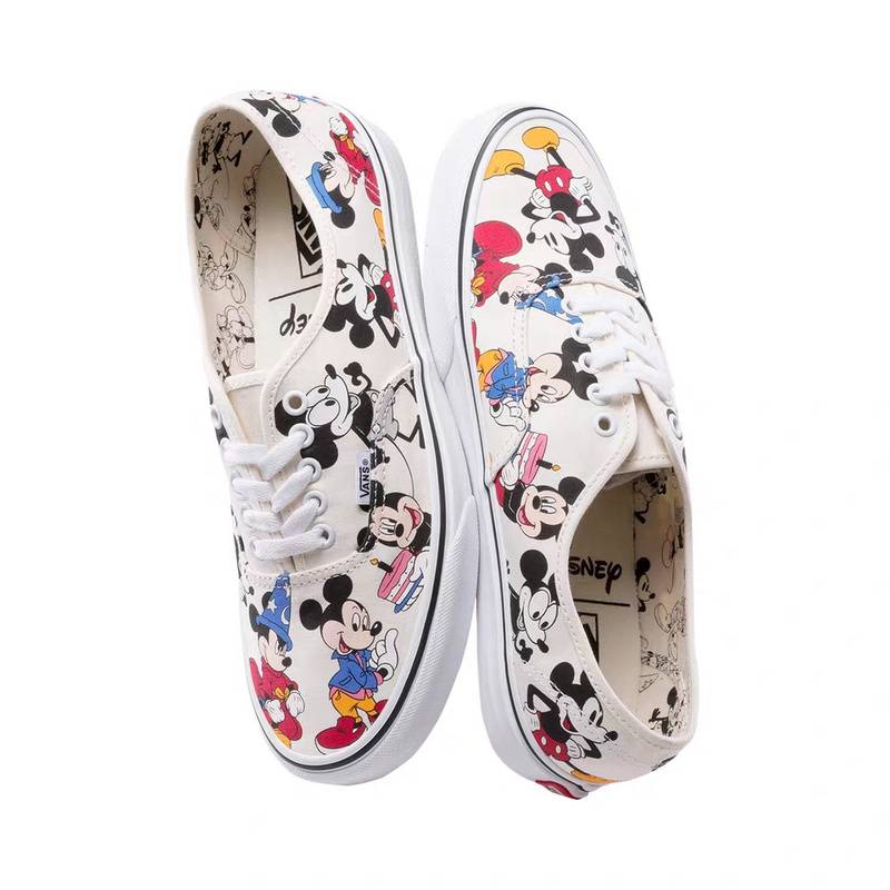 Les baskets Vans Femme se distinguent par leur style intemporel et leur esprit californien décontracté, faisant d’elles un symbole de liberté et d’individualité.