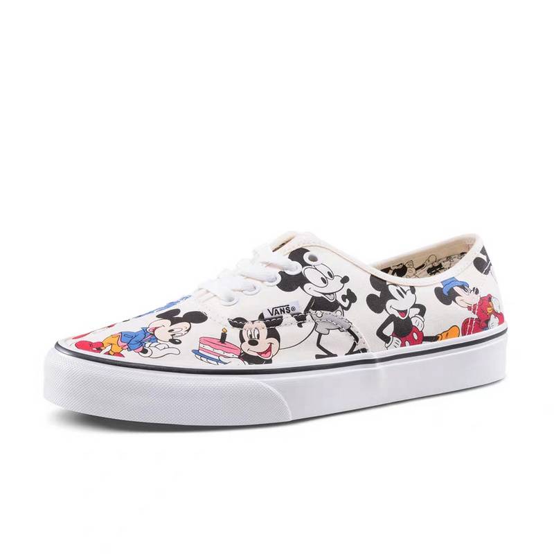 Les baskets Vans Femme se distinguent par leur style intemporel et leur esprit californien décontracté, faisant d’elles un symbole de liberté et d’individualité.