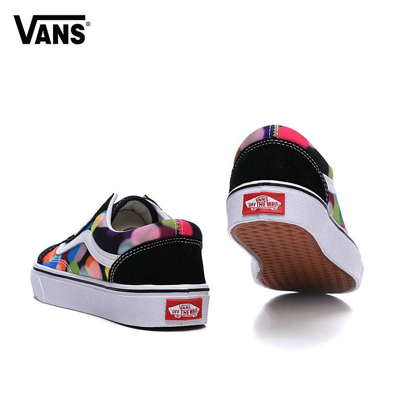 Les baskets Vans femme    offrent un style légendaire et une performance exceptionnelle.design unique  Pas Cher. moin cher.