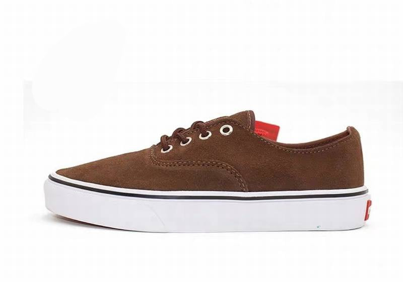 Les baskets Vans Femme se distinguent par leur style intemporel et leur esprit californien décontracté, faisant d’elles un symbole de liberté et d’individualité.